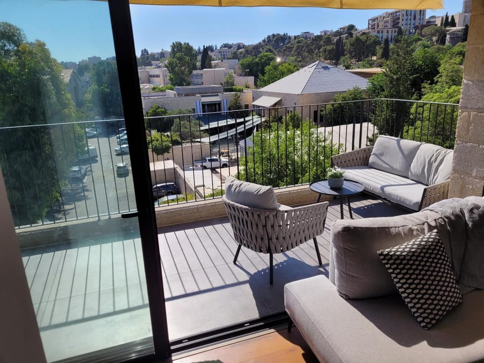 Gorgeous German Colony Apartment with Amazing View Apartment in Jerusalem