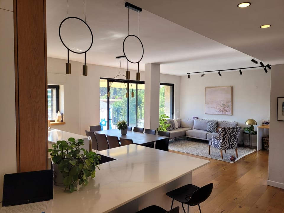 Gorgeous German Colony Apartment with Amazing View Apartment in Jerusalem
