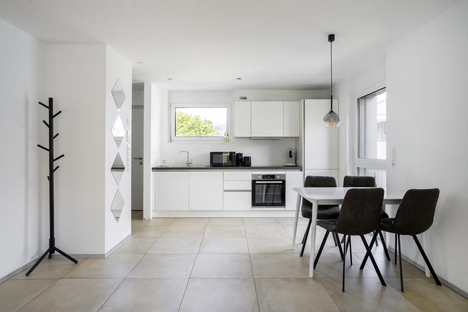 Kitchen or kitchenette, Seating area, Dining area