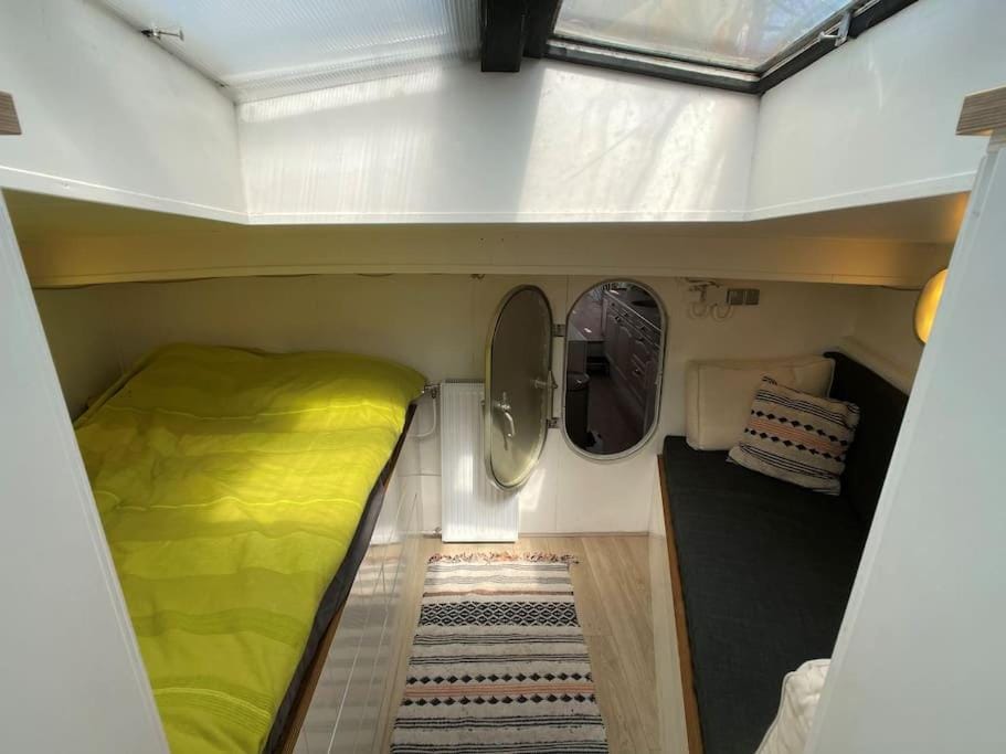 Bed, Seating area, Bedroom