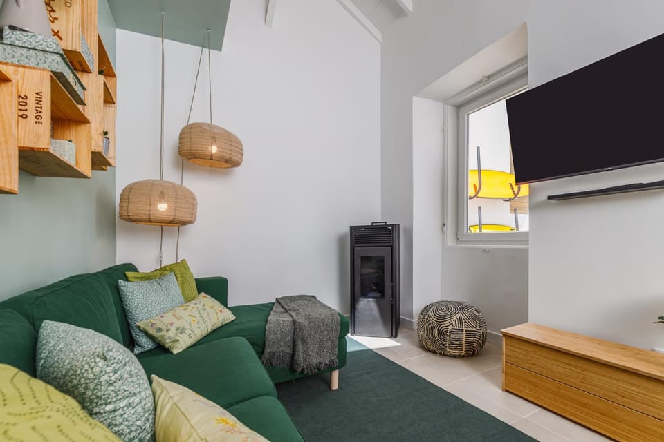 Communal lounge/ TV room, TV and multimedia, Living room, Seating area, Evening entertainment