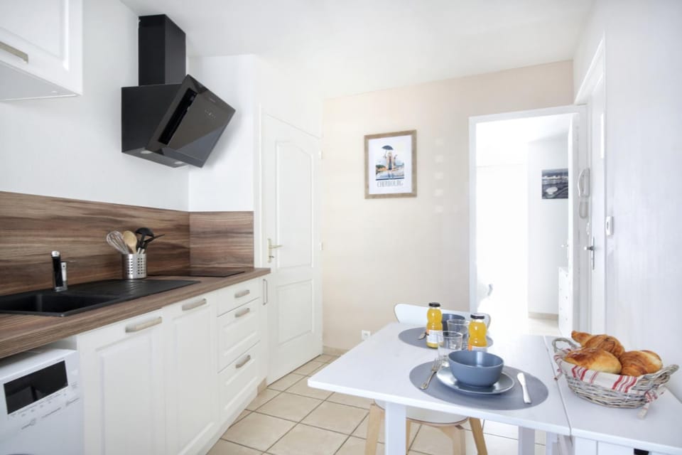 Kitchen or kitchenette, Dining area, pet friendly, stove