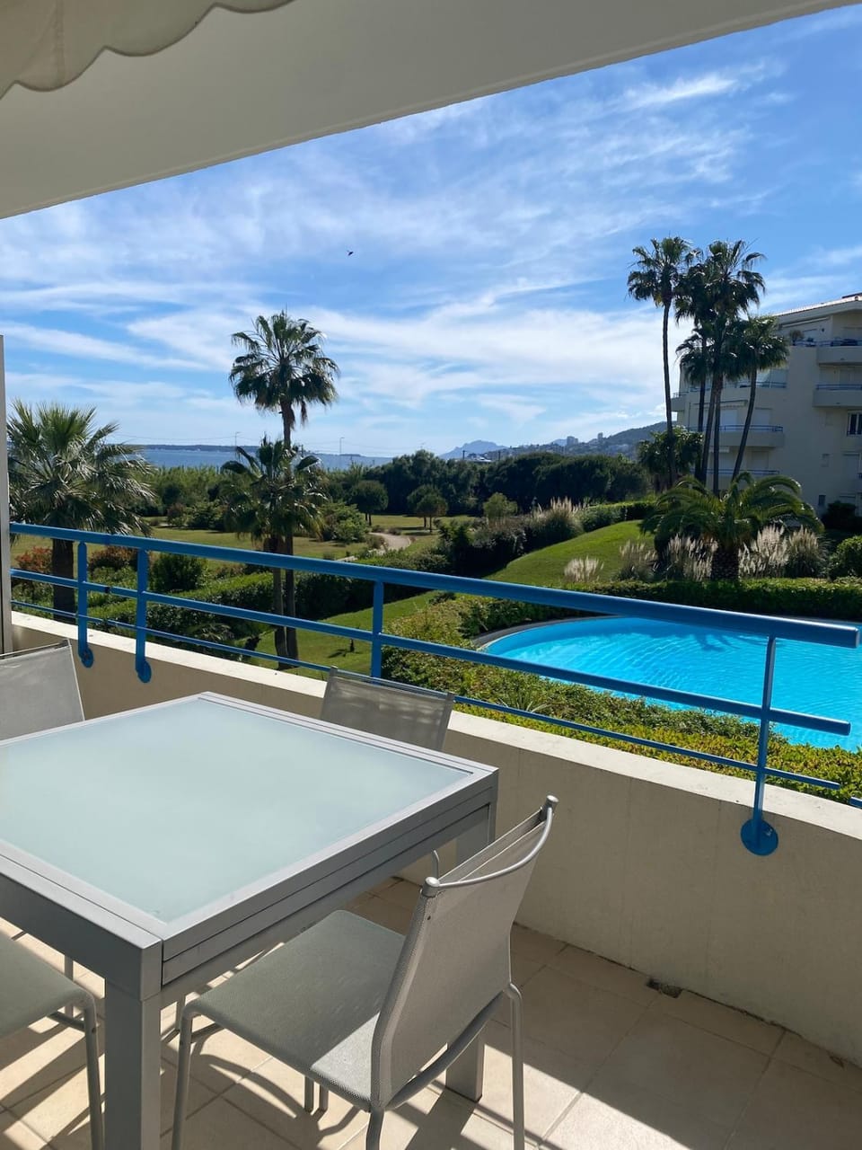Balcony/Terrace, Dining area, Pool view