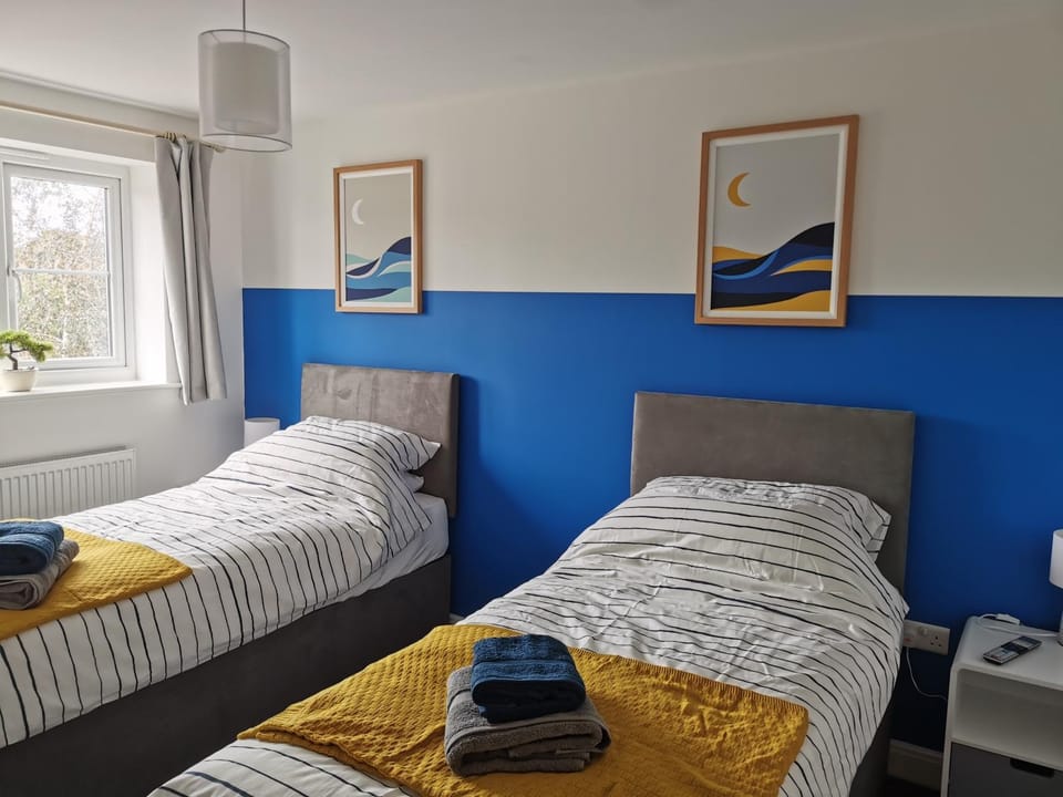 Modern Roomy 3 BR Home Pershore House in Wychavon District