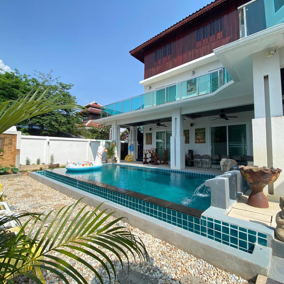 Property building, Day, Pool view, Swimming pool