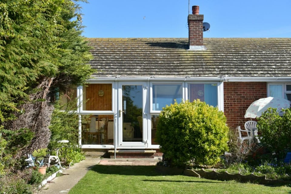 Amazing Beachside 2BD Family Home with Garden House in Margate