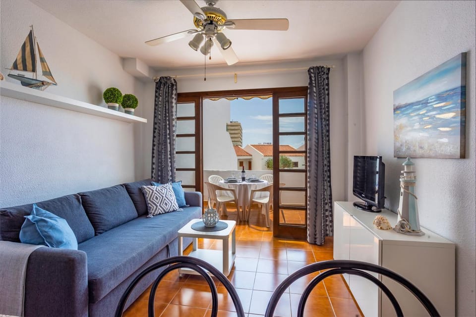 Communal lounge/ TV room, Living room, Seating area, Dining area, Evening entertainment, fireplace