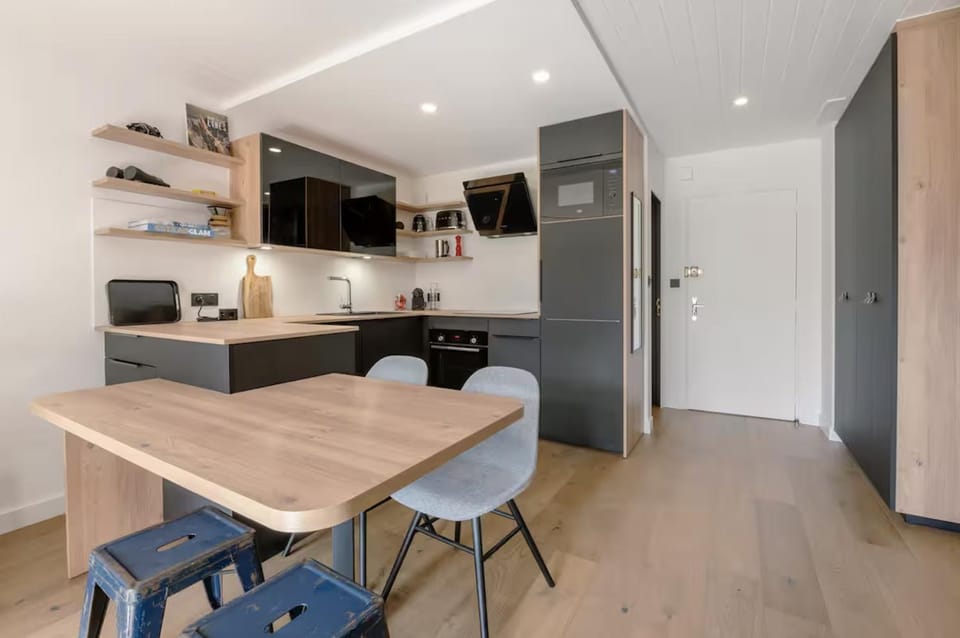 Dining area, kitchen