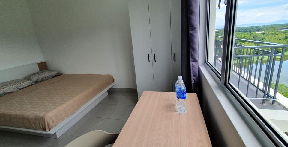 Photo of the whole room, Bedroom, Lake view, Mountain view, air conditioner