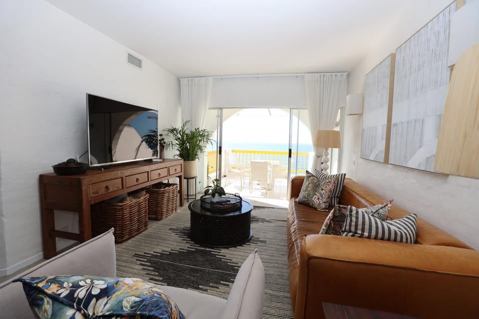 TV and multimedia, Living room, Seating area, Evening entertainment