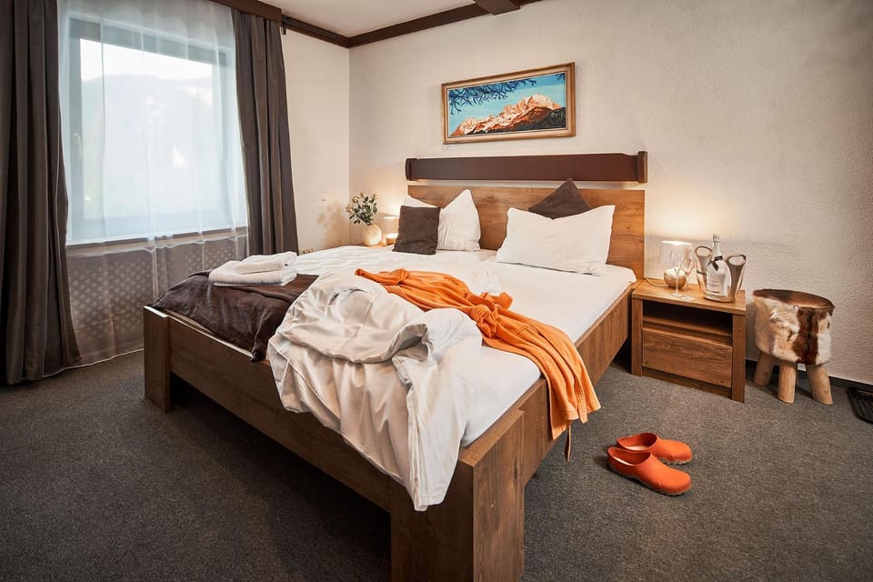 Photo of the whole room, towels