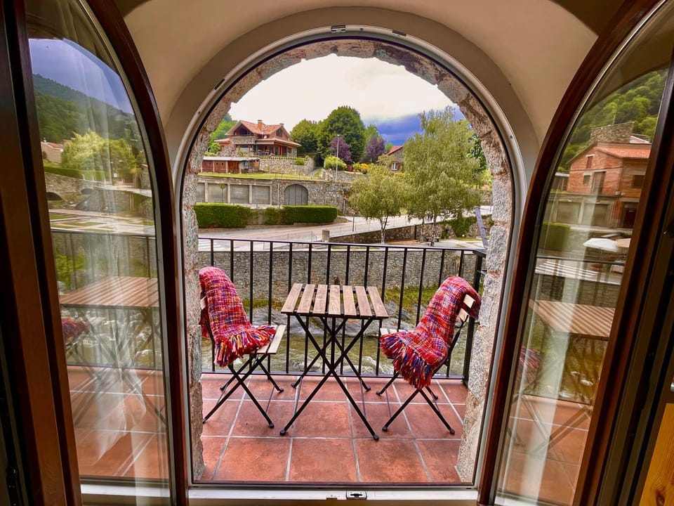 Apartamento colgante al río con vistas al puente Apartment in Camprodon