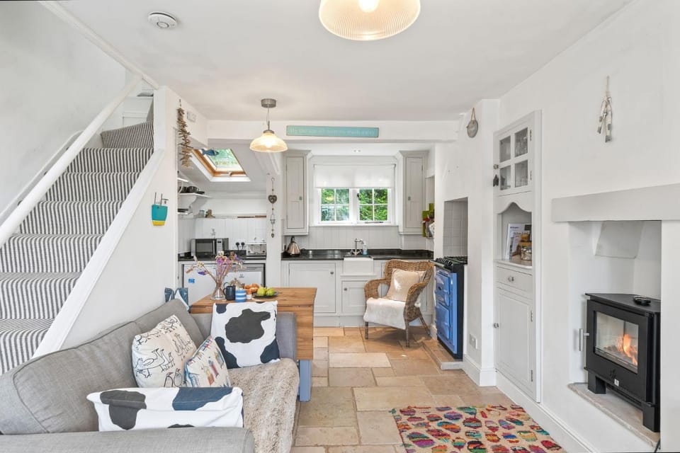 TV and multimedia, Kitchen or kitchenette, Living room, Seating area, Dining area, pet friendly, stove