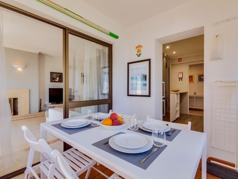 TV and multimedia, Kitchen or kitchenette, Living room, Dining area