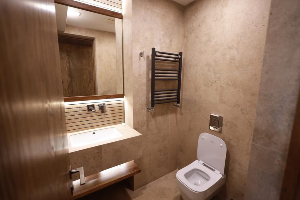 Shower, Toilet, Bathroom, towels