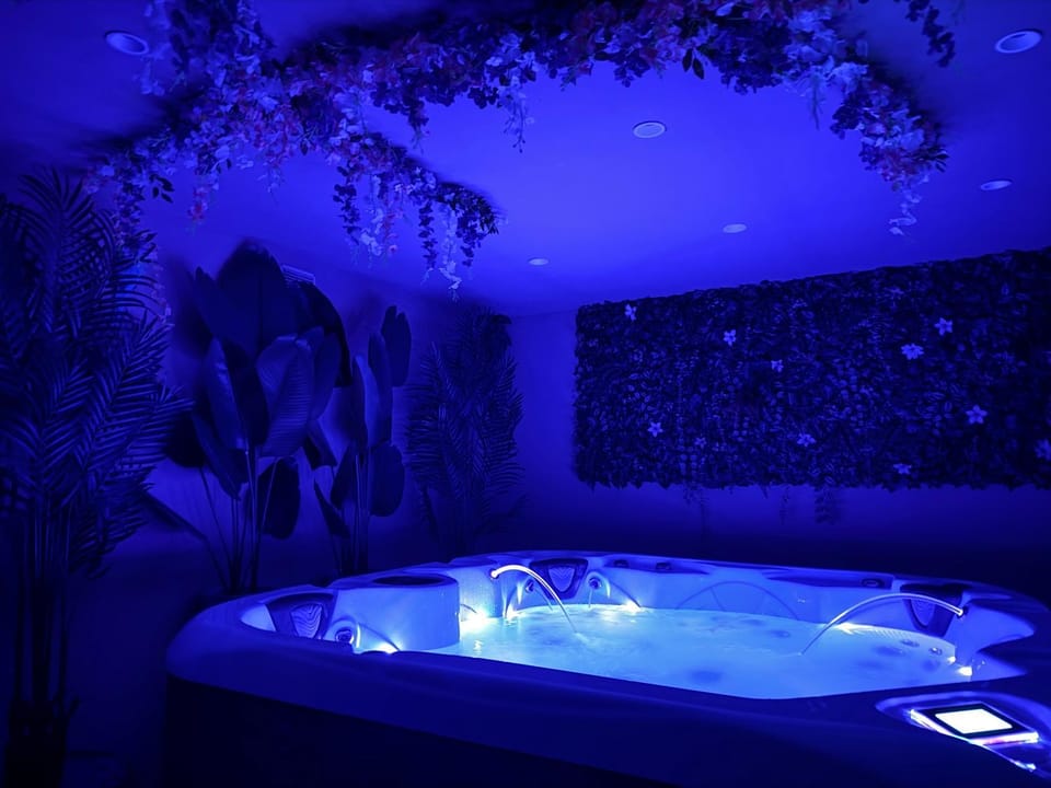 Hot Tub, Hot Tub