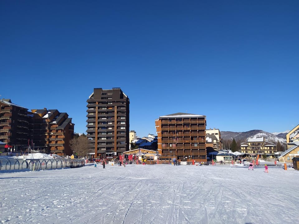 Property building, Winter, Skiing