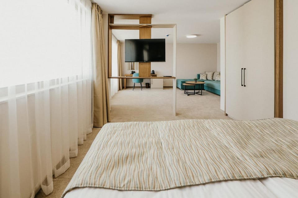 Bed, TV and multimedia, Living room, Seating area, Bedroom