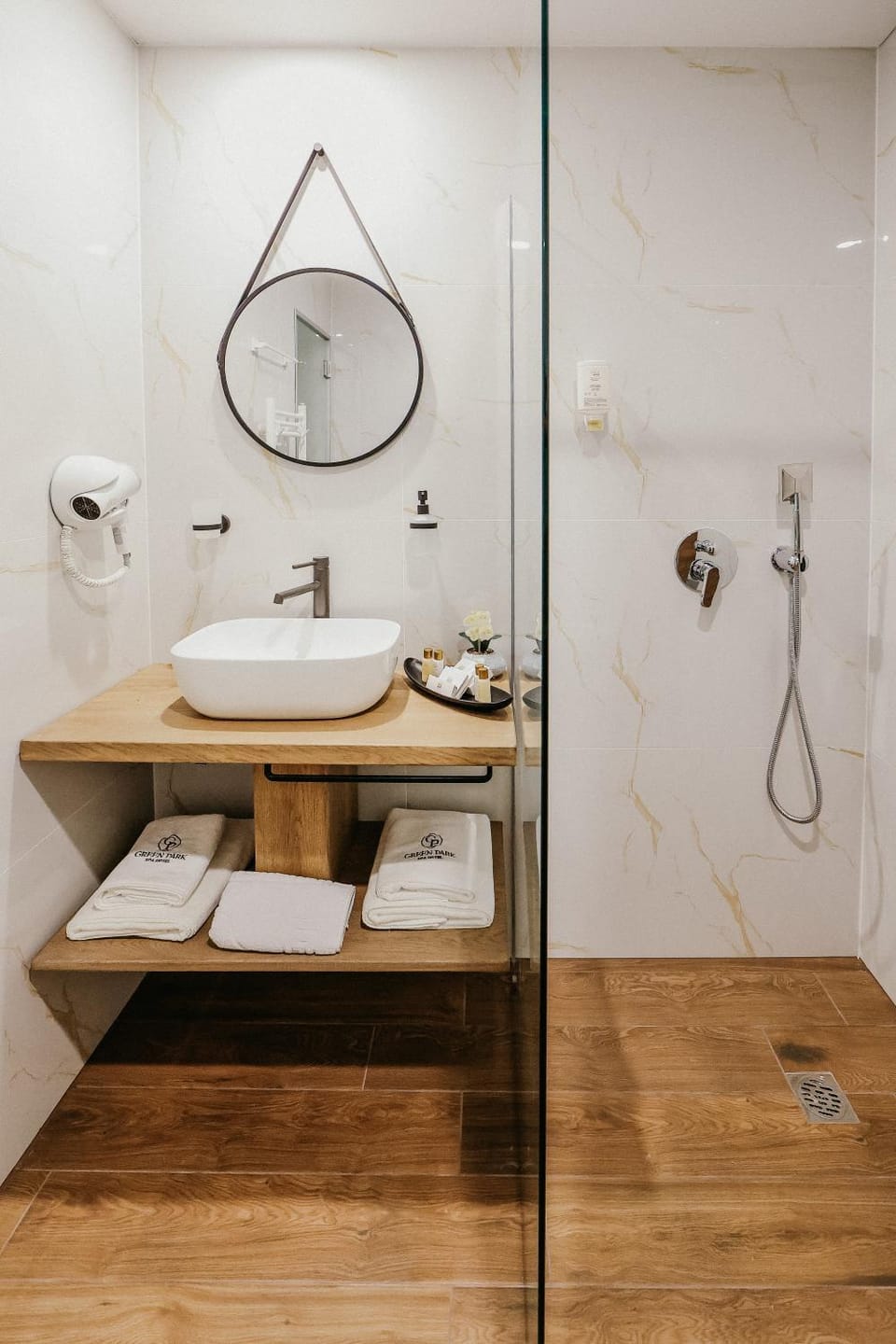 Shower, Bathroom, towels
