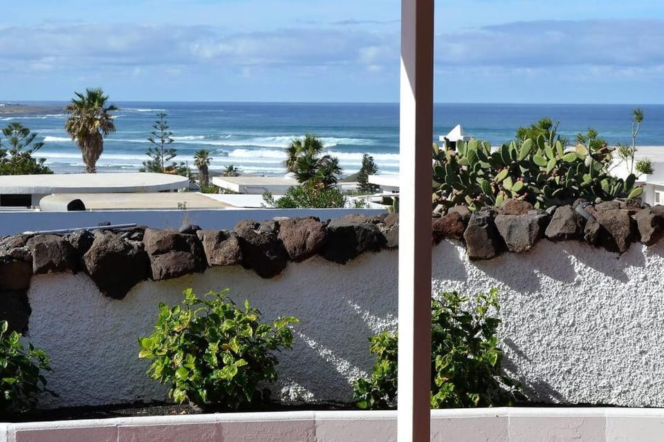 Bungalow en la playa de Famara House in Isla de Lanzarote