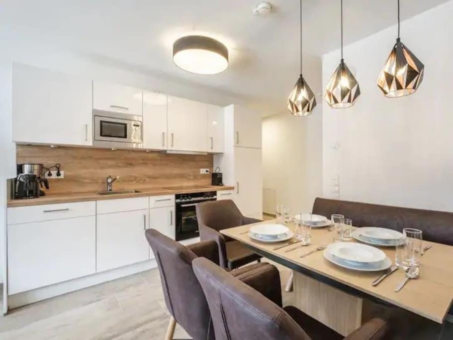 Kitchen or kitchenette, Dining area, minibar, pet friendly, stove