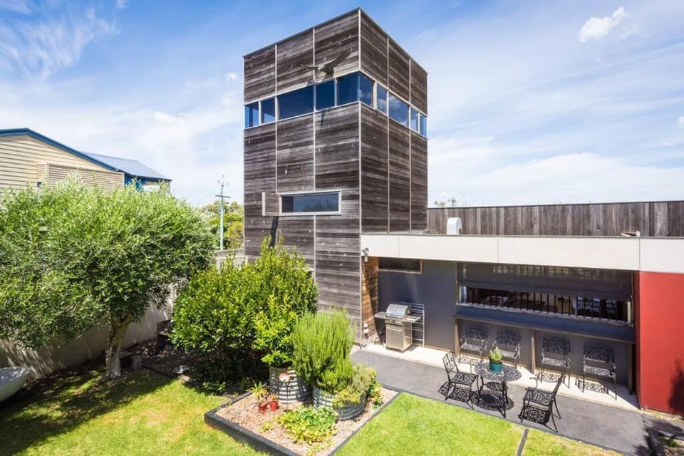 24 Hill Street- Unique 2 bedroom pet friendly home House in Merimbula