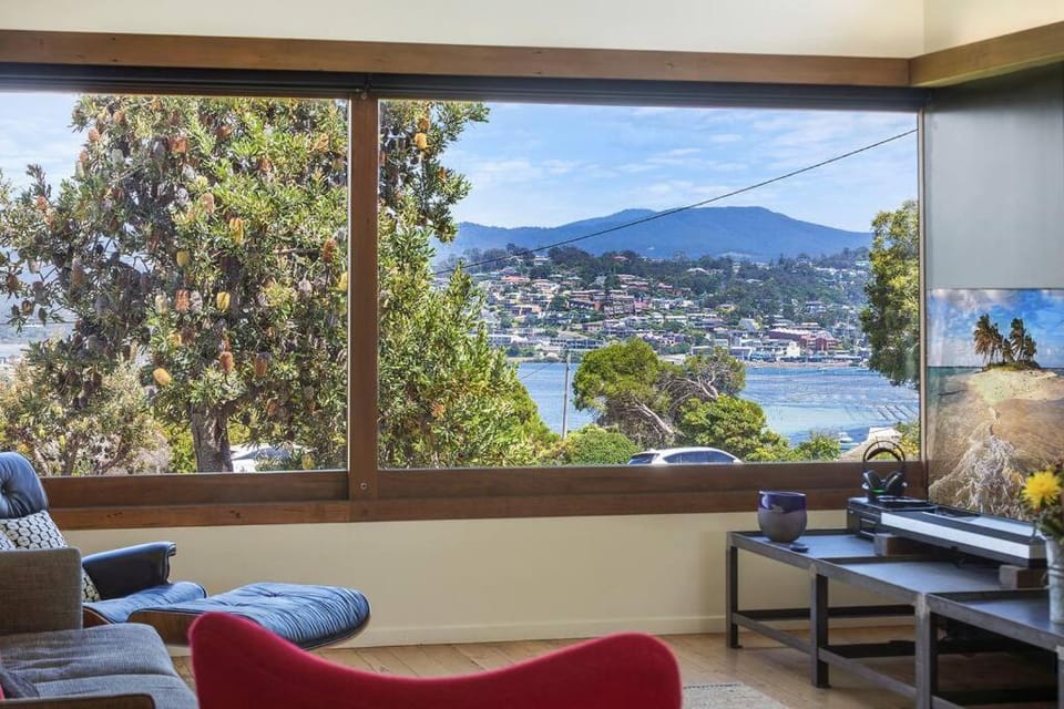 24 Hill Street- Unique 2 bedroom pet friendly home House in Merimbula