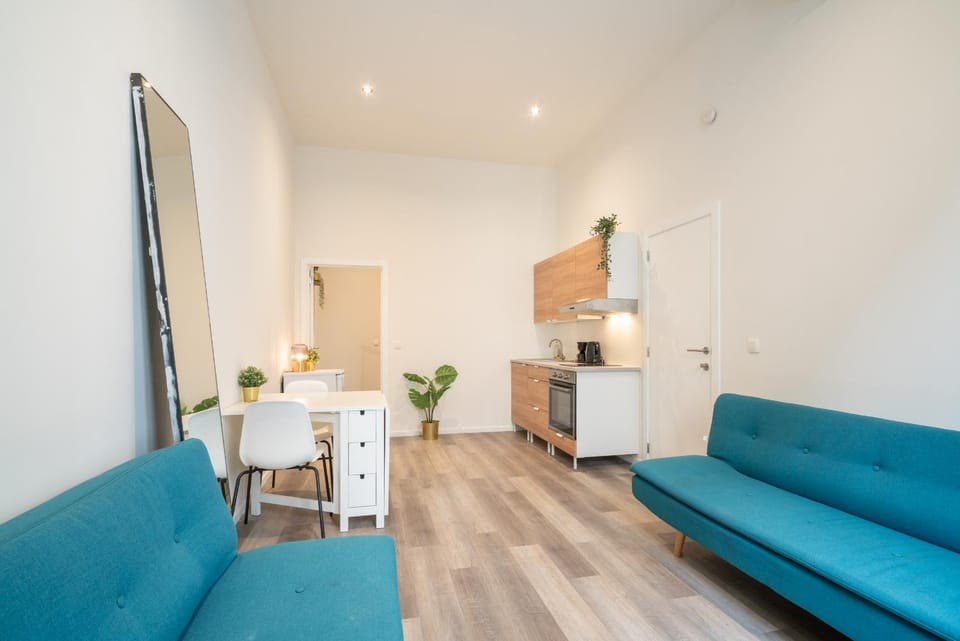 Kitchen or kitchenette, Seating area, Dining area