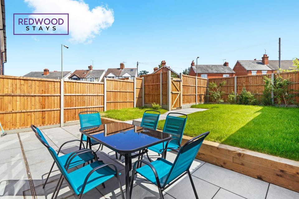 Garden, Seating area, Garden view