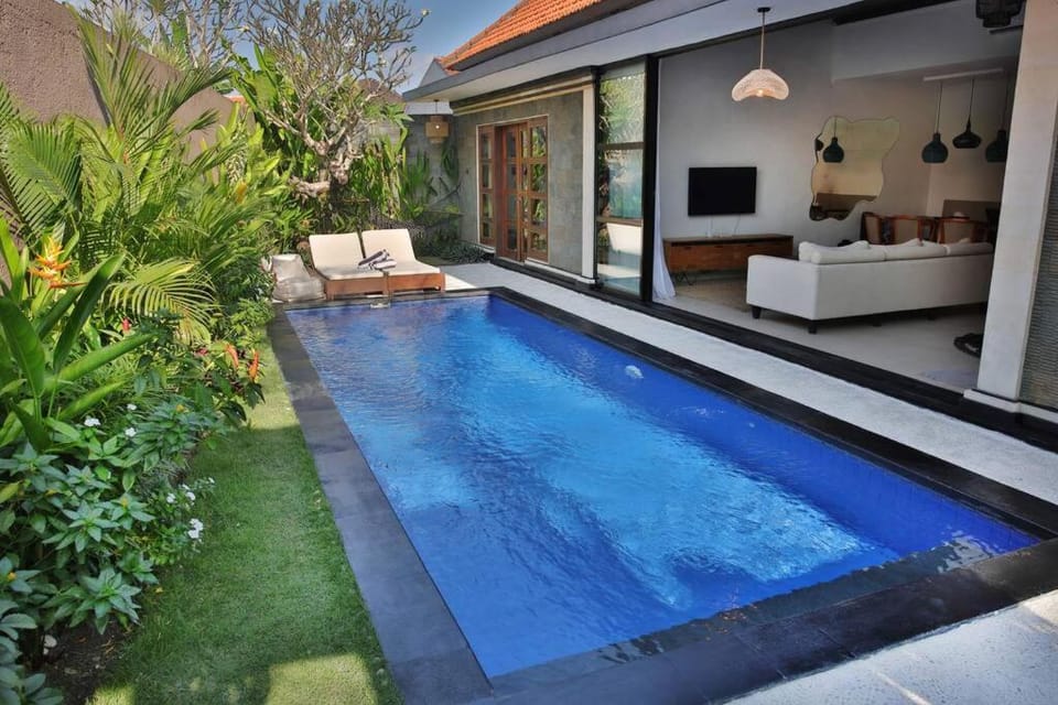 Communal lounge/ TV room, Day, Garden, Garden view, Pool view, Swimming pool, Swimming pool, sunbed