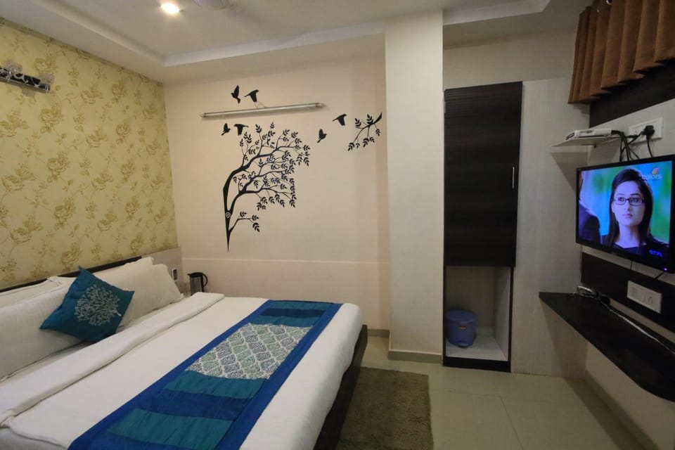 Bed, TV and multimedia, Photo of the whole room, Bedroom, air conditioner