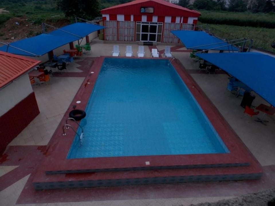 Property building, Other, Swimming pool, furniture, sunbed