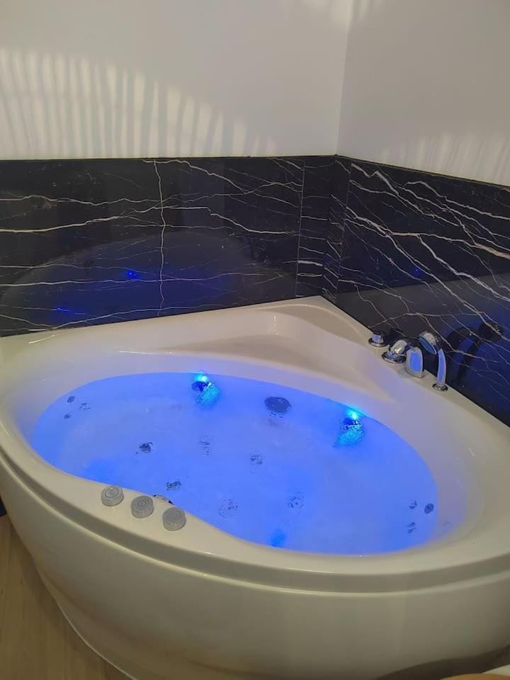 Hot Tub, Bath