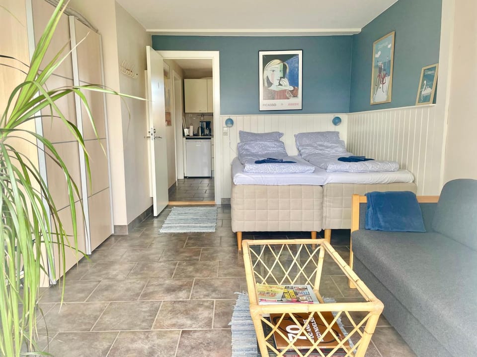 Living room, Photo of the whole room, Bedroom