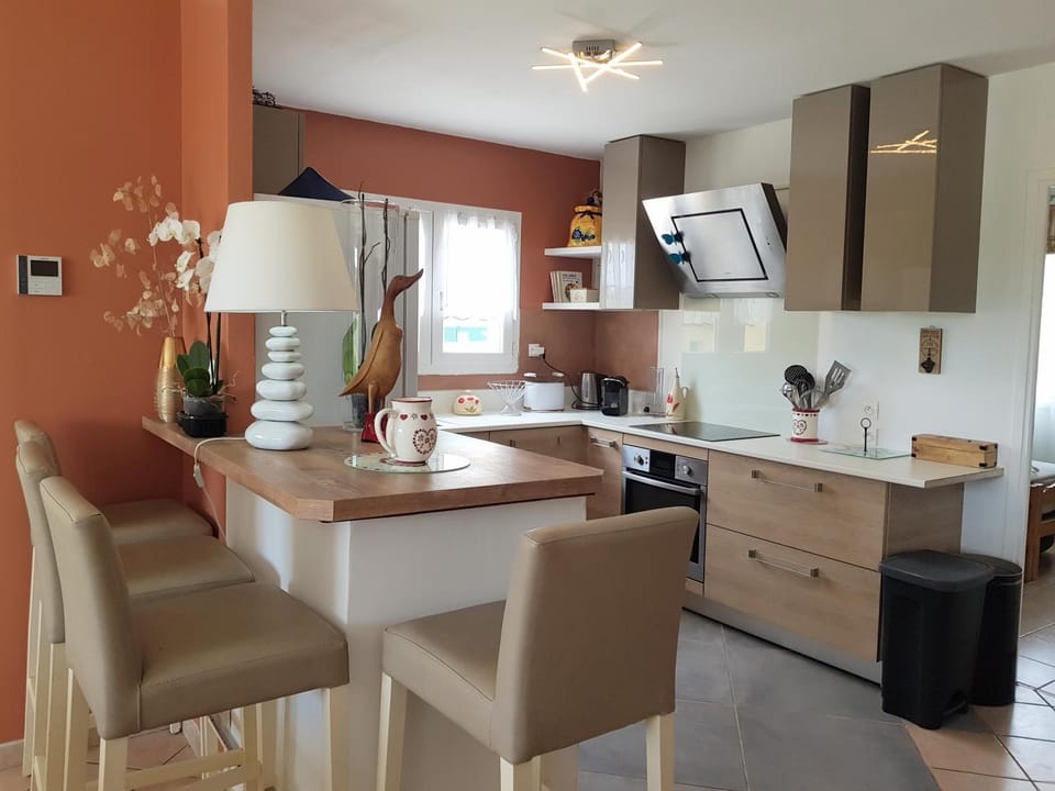 Kitchen or kitchenette, stove, stove, kitchen, kitchen