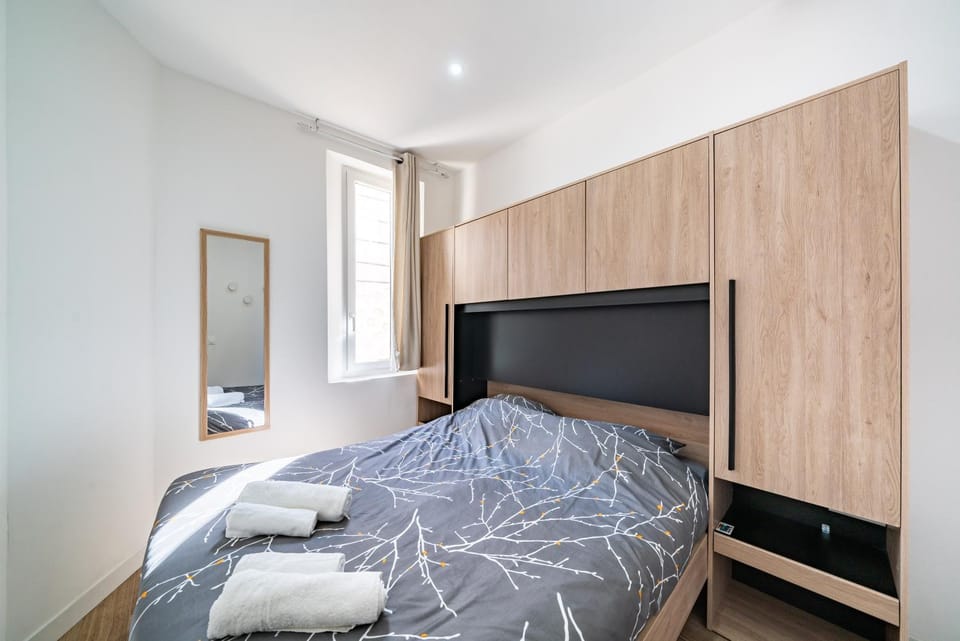 Bed, Photo of the whole room, Bedroom, towels, wardrobe