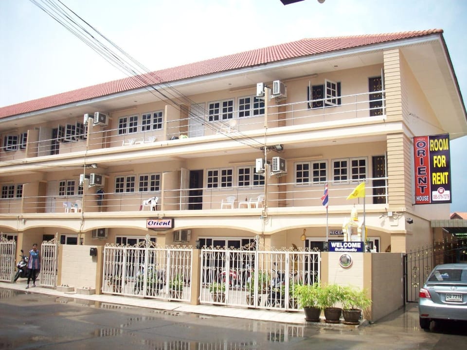 Property building, Facade/entrance, Parking