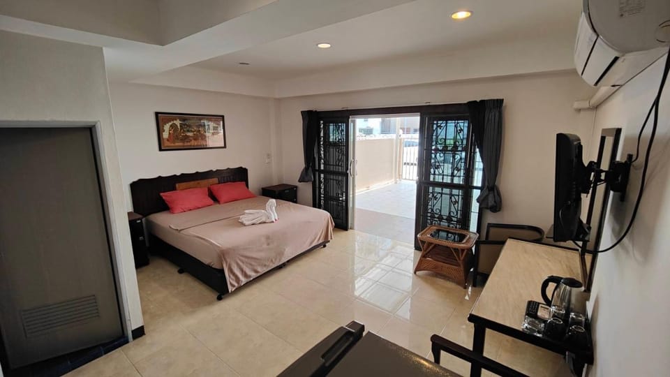 TV and multimedia, Photo of the whole room, Bedroom