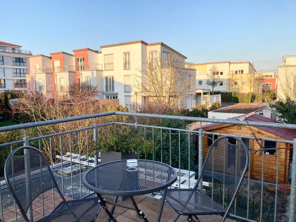 View (from property/room), Balcony/Terrace, Dining area