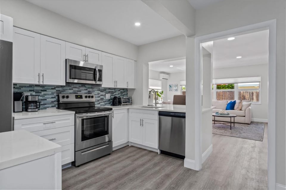 Kitchen or kitchenette, dishwasher, minibar, pet friendly, stove, toaster