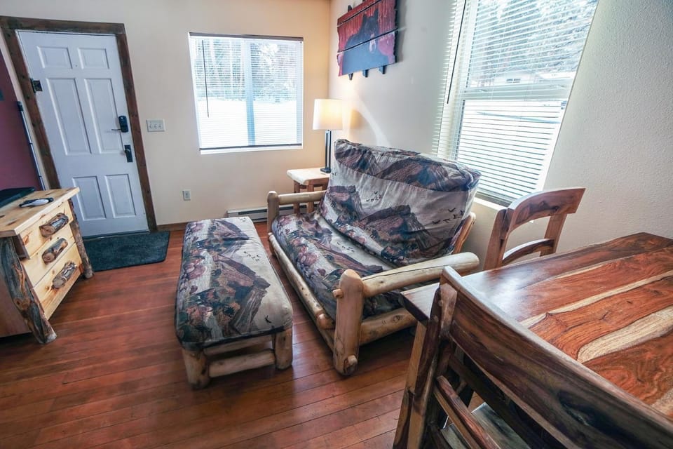 Triple R Cottages- 6 cabin Cabin in Estes Park