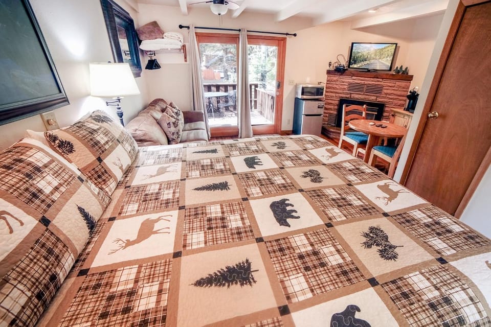 Sunnyside Knoll- 10 studio Apartment in Estes Park