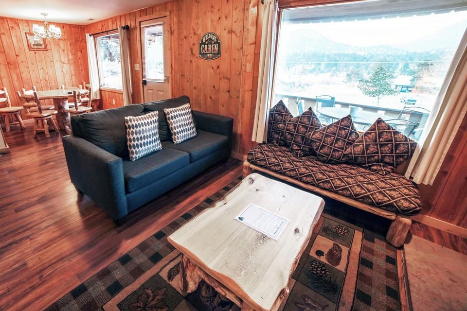 Lazy R Cottages- 8 cabin Cabin in Estes Park