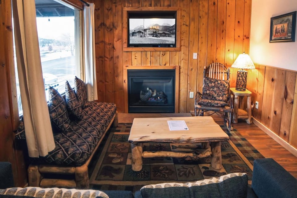 Lazy R Cottages- 8 cabin Cabin in Estes Park