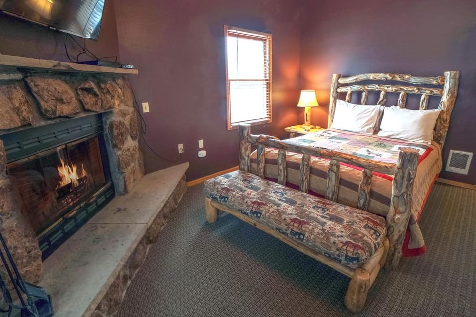 Lazy R Cottages- 18 cabin Cabin in Estes Park