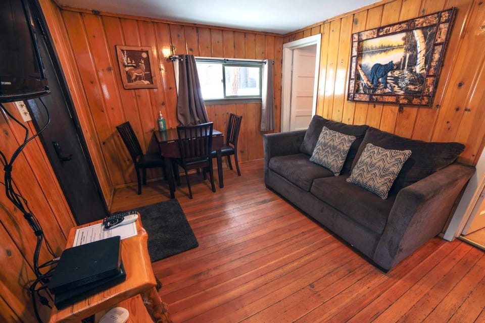 Triple R Cottages- 3 cabin Cabin in Estes Park