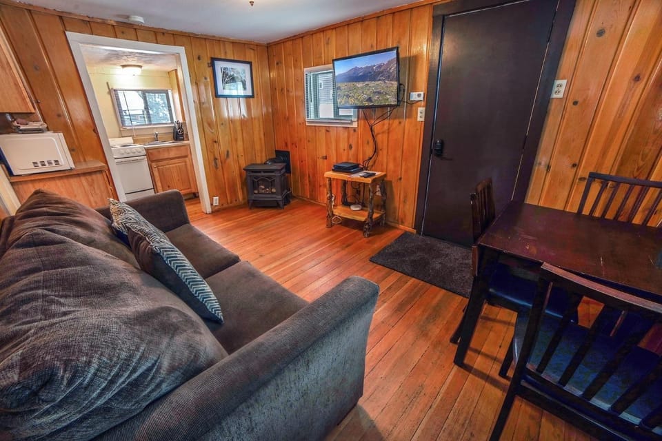 Triple R Cottages- 3 cabin Cabin in Estes Park