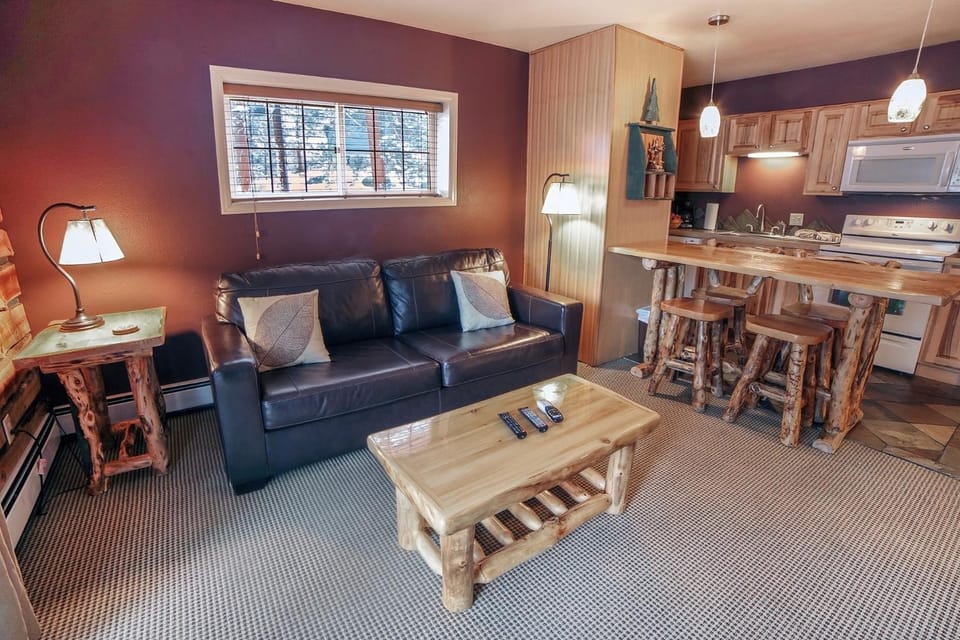 Fawn Valley Inn- 300 condo Apartment in Estes Park