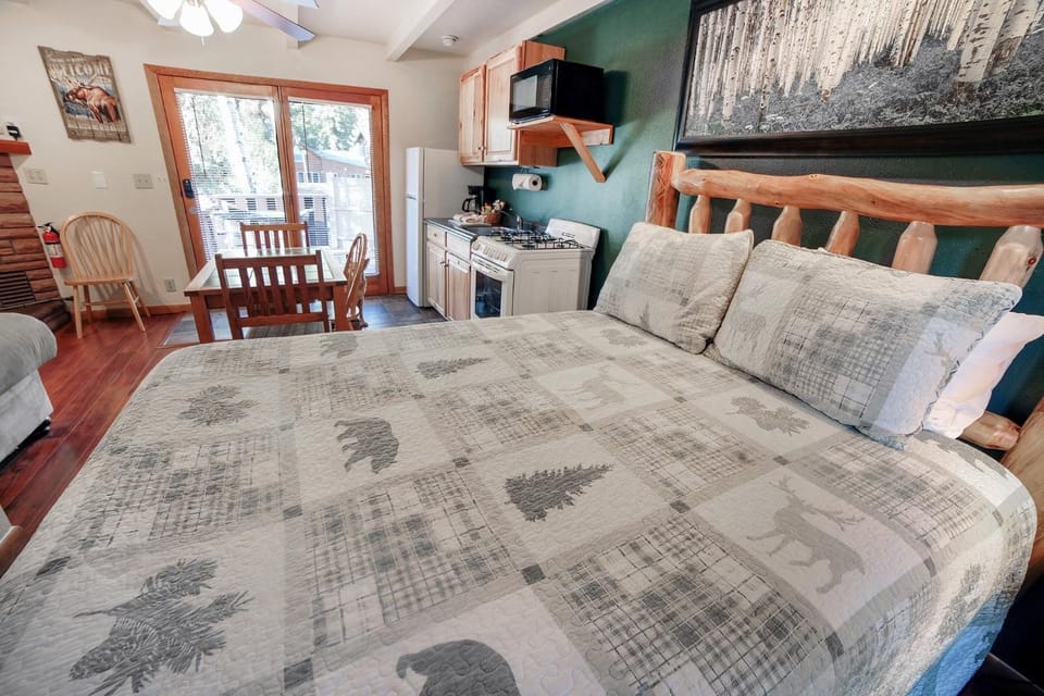 Sunnyside Knoll- 11 apts Apartment in Estes Park