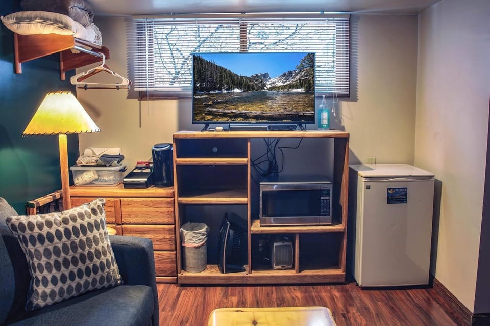 Sunnyside Knoll- 2 cottage Apartment in Estes Park